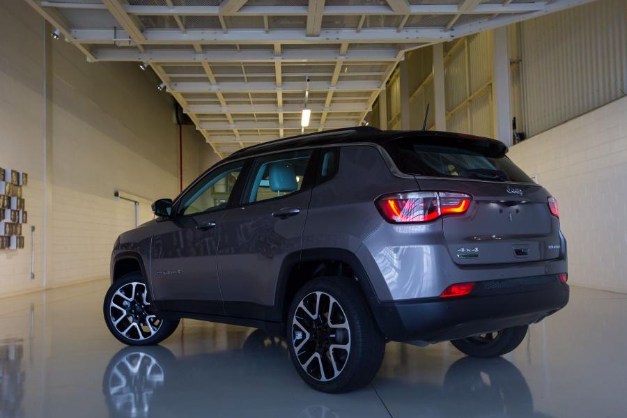  Jeep Compass Limited 4x4 2017 года  (LA) (фото 6 из 18)